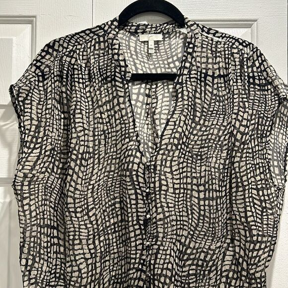 Joie Black & White Sleeveless Blouse, Size medium - Picture 2 of 10